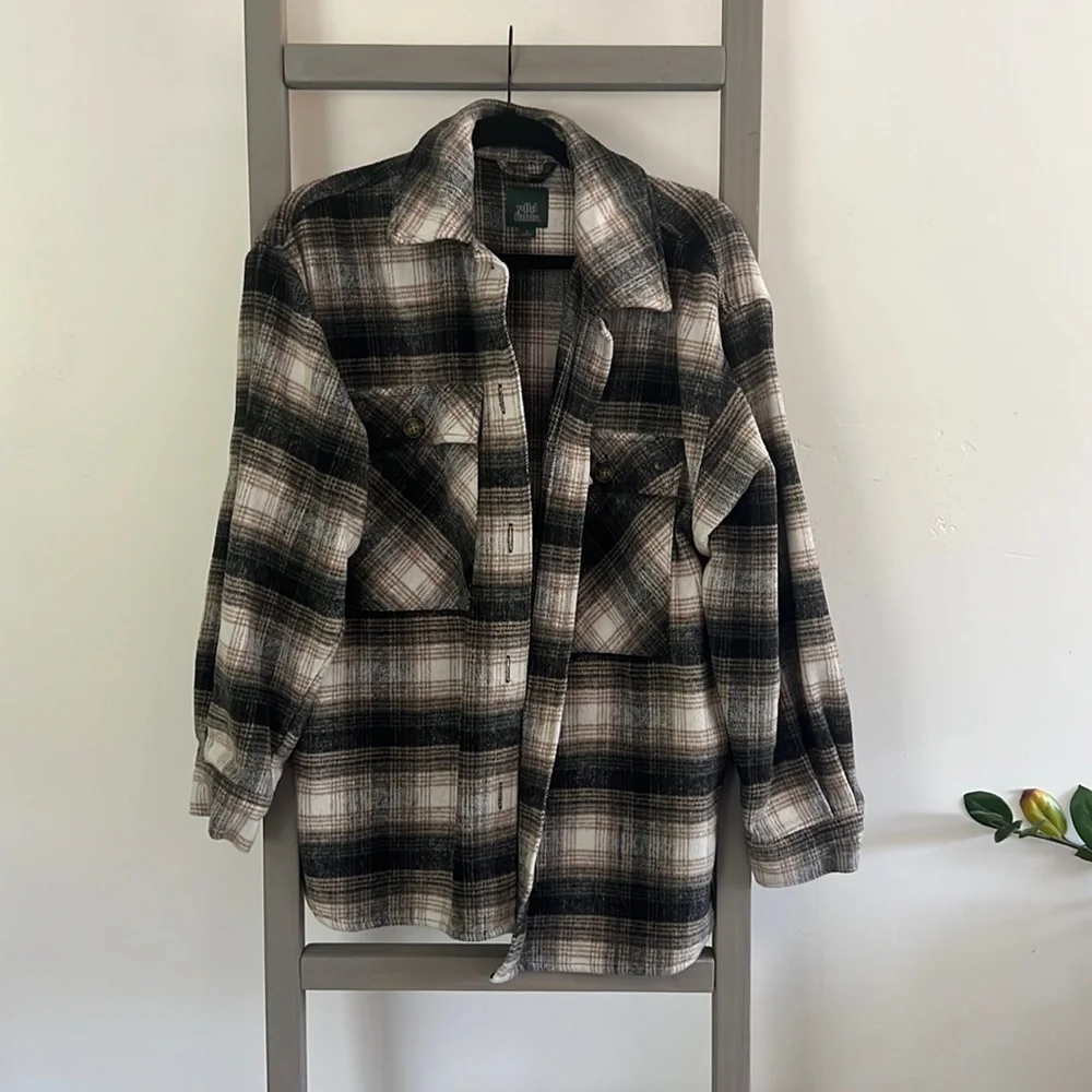 Shacket - Picture 1 of 3